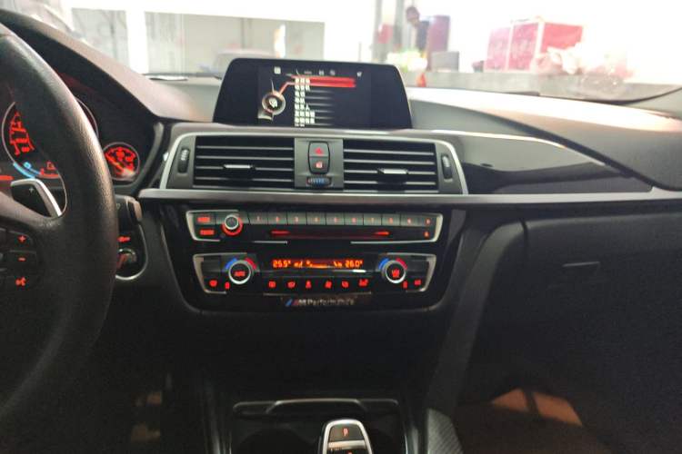 Used BMW 3 Series 2017 320Li M Sport Edition Audio And AC Panel