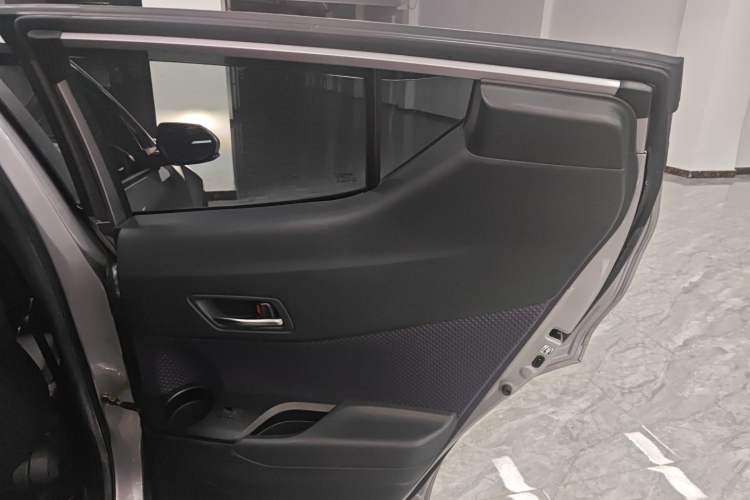 Used Toyota IZOA 2020 2.0L Yichi Version