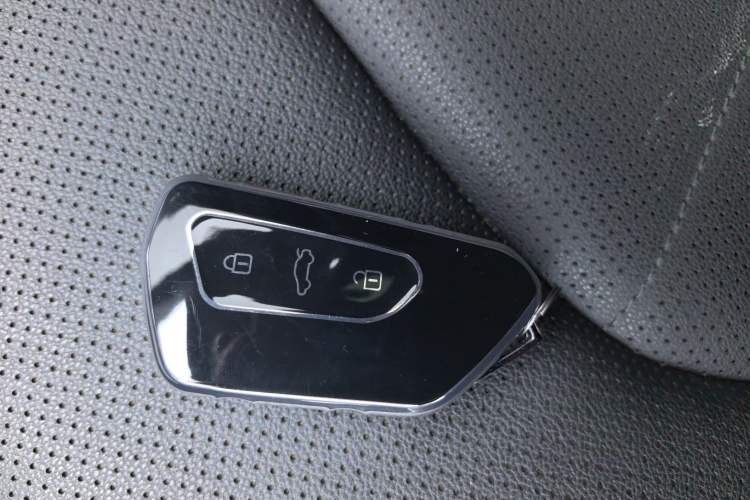 Used Volkswagen Lamando 2022 Lavida L 280TSI DSG Cool & Spicy Edition
