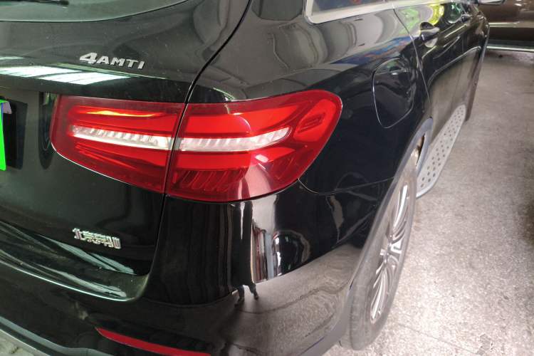 Used Mercedes-Benz GLC 2017 GLC 260 4MATIC Dynamic Edition Exterior 3