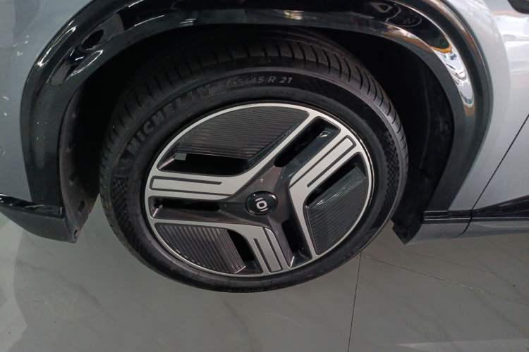 Used CHANGAN NEVO E07 2026 Model Pure Electric Four-Wheel Drive 90kWh Dacheng Edition Left Front Wheel Hub