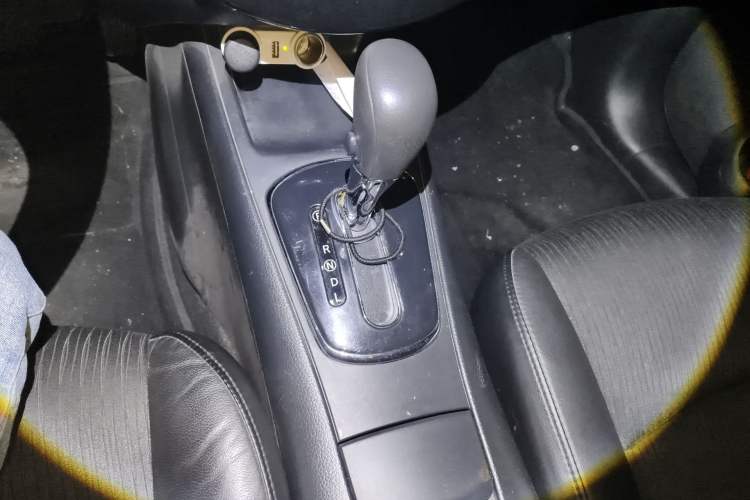 Used Nissan Tiida 2011 1.6L CVT Smart Version Gear Lever