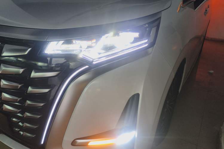 Used Denza D9 2022 DM-i 970 Four-Wheel Drive Flagship Model