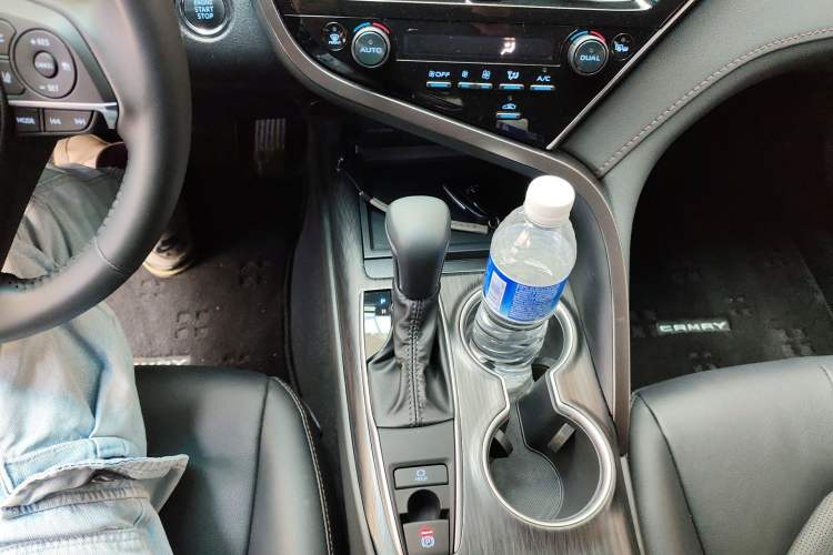 Used Toyota Camry 2023 2.0G Luxury Edition
