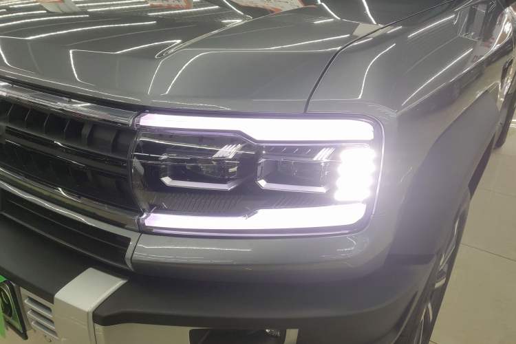 Used Formula Leopard Leopard 5 2023 Navigator Edition