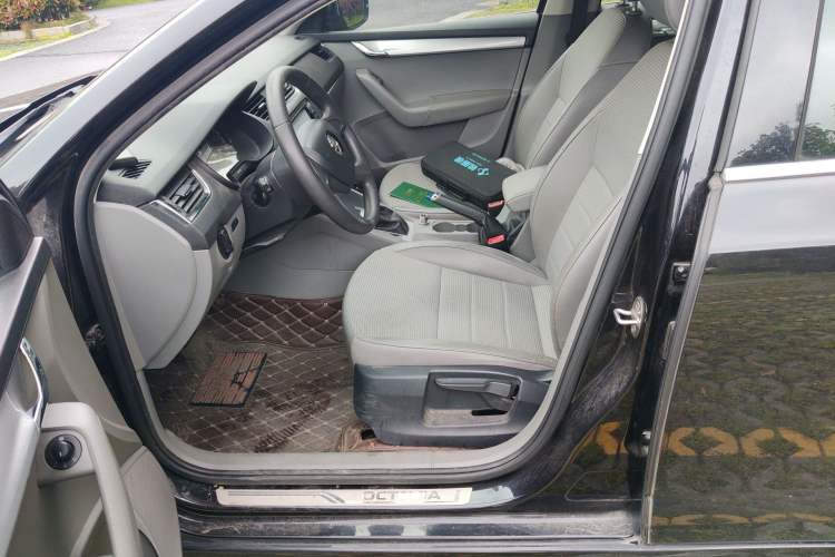 Used Skoda Octavia 2015 1.6L Automatic Yijie Edition Left Front Seat