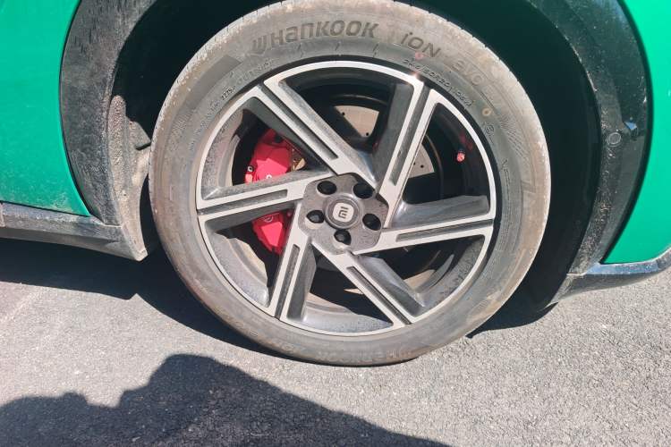 Used Xiaomi Auto YU7 2025 Ultra-Long Range High-Performance All-Wheel-Drive Max Edition Right Front Wheel Hub