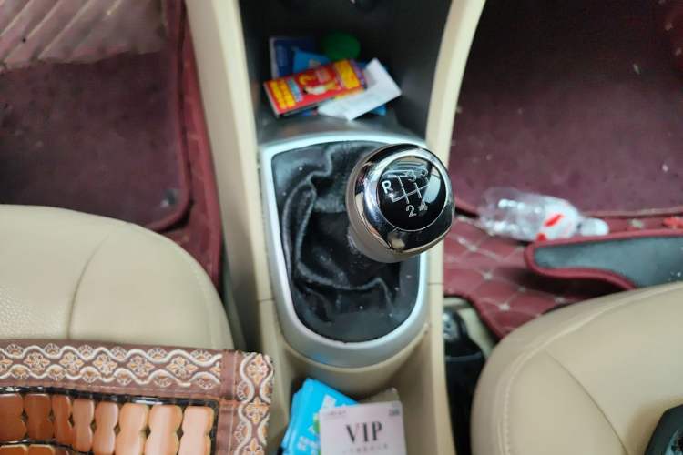 Used Hyundai Verna (older generation) 2010 Sedan 1.4L Manual Comfort GS Gear Lever