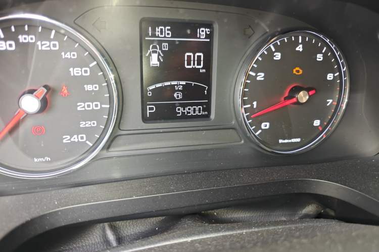 Used Roewe i6 2020 PLUS 1.6L CVT 4G Connected Glory Flagship Edition
