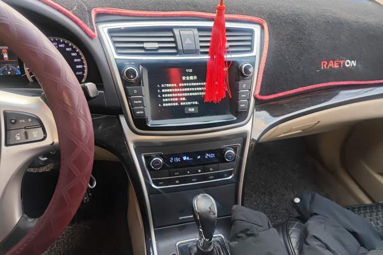 Used CHANGAN Raeton 2016 1.8T Automatic Smart Enjoyment Deluxe Model Audio And AC Panel