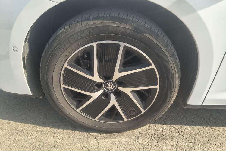 Used BYD Qin L 2025 DM-i Smart Drive 120KM Leading Model
