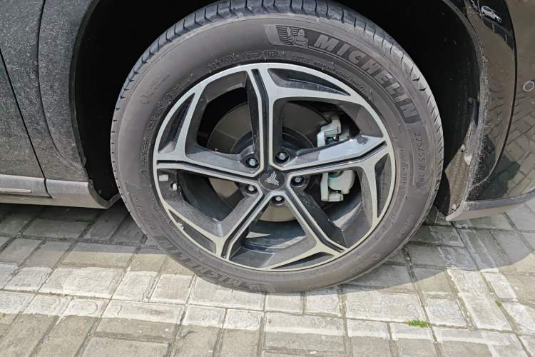 Used NETA L 2024 Extended-Range 310 Flash-Charge Red Edition
