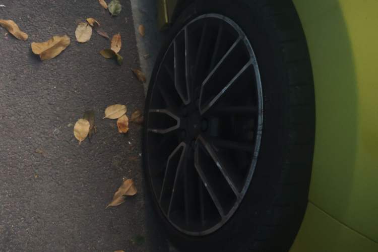 Used Lynk & Co 03 2019 03+ 2.0TD Automatic Wind-Chasing Edition Right Front Wheel Hub