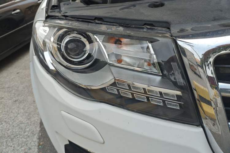 Used Haval H8 2015 2.0T Two-Wheel-Drive Luxury Version