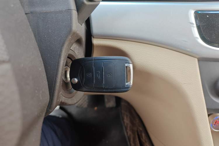 Used Baojun 730 2016 Revised 1.5L Manual Standard Version 7 Seats China V Emission Standard