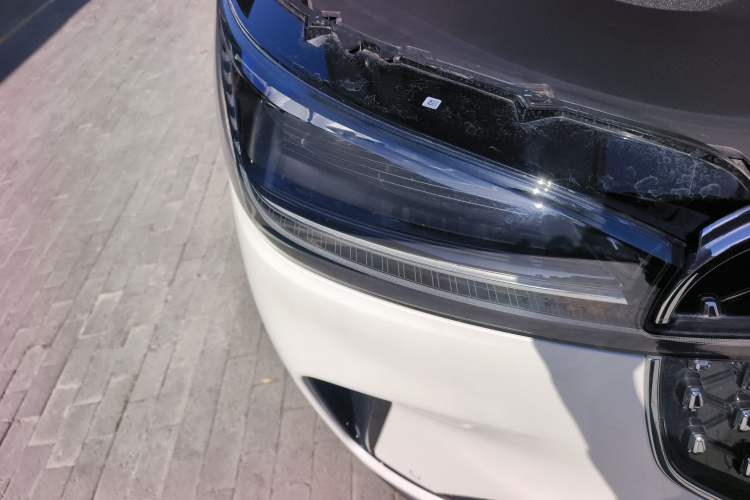 Used Lincoln Aviator 2024 3.0T V6 All-Wheel-Drive Elegance Edition Six Seats Right Front Headlight