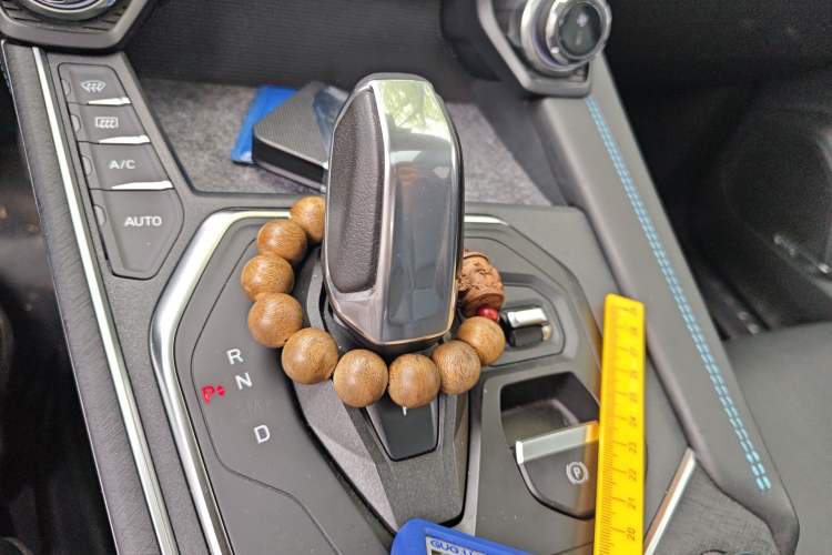 Used Lynk & Co 05 2020 2.0TD Two-Wheel Drive Shine Halo Gear Lever