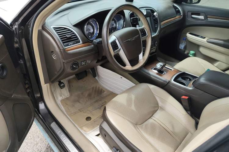 Used Chrysler 300C 2013 3.6L Prestige Edition
