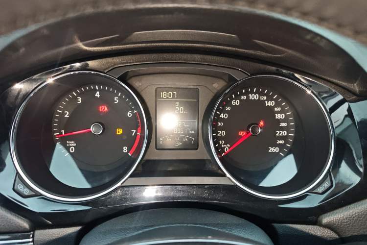 Used Volkswagen Sagitar 2015 1.6L Manual Comfort Model Instrument Cluster