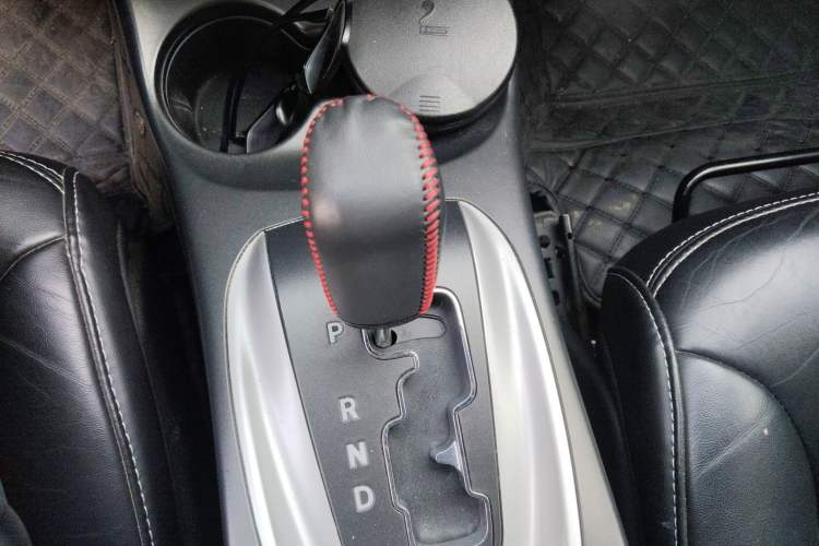 Used Dodge Journey 2013 2.4L Two-Wheel Drive Luxury Version Gear Lever