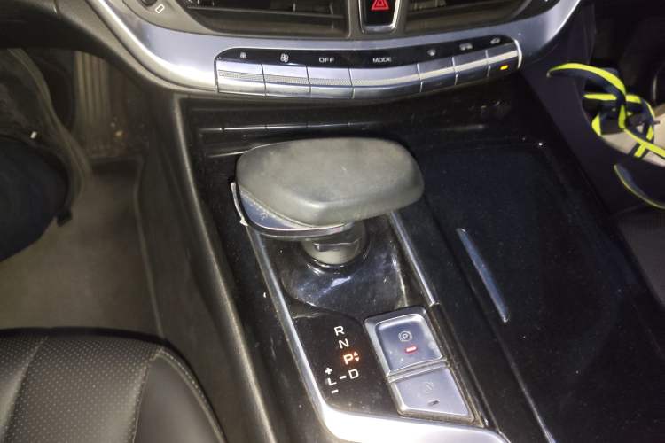 Used Geely Auto Emgrand GT New Energy 2018 1.5T PHEV Yaoxiang Edition Gear Lever
