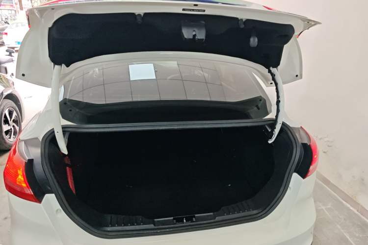 Used Ford Focus 2015 Sedan EcoBoost 180 Automatic Elite Model Trunk