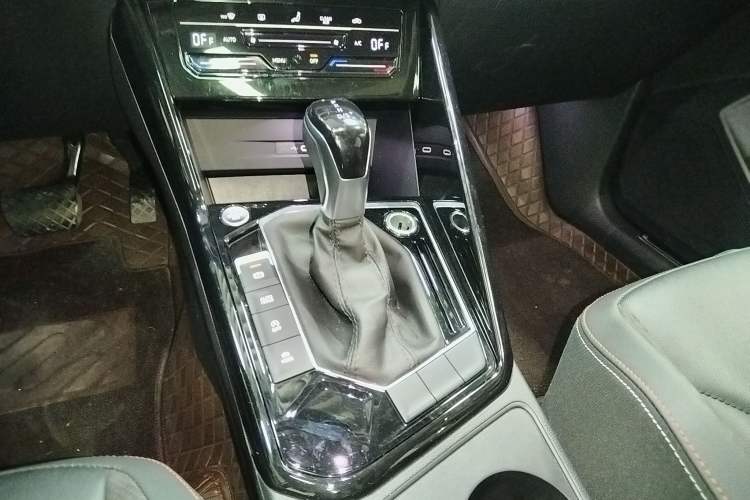 Used Volkswagen Tayron 2022 330TSI Two-Wheel Drive Luxury Smart Connectivity Version
