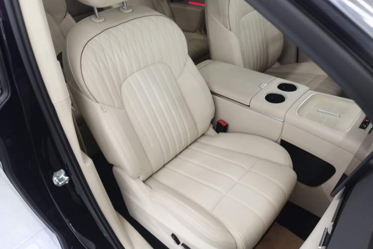 Used VOYAH Dream 2025 PHEV Four-Wheel-Drive Flagship Kunpeng Edition
