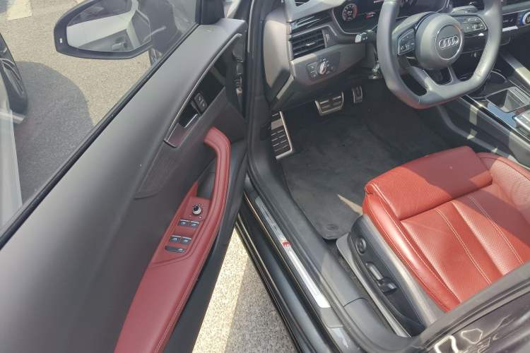 Used Audi A4L 2023 40 TFSI Luxury Dynamic Model
