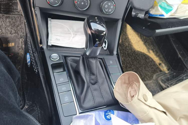 Used Volkswagen Passat 2020 Revised Version 280TSI Business Edition China VI Standard Gear Lever