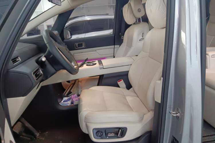 Used Li Auto MEGA 2025 Home Family Special Edition
