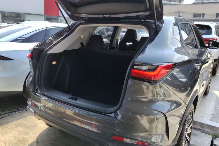 Used CHANGAN OSHAN X5 2021 Revised Version 1.5T DCT Luxury Edition Trunk