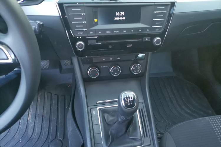 Used Skoda Superb 2016 TSI280 Manual Front-Drive Version
