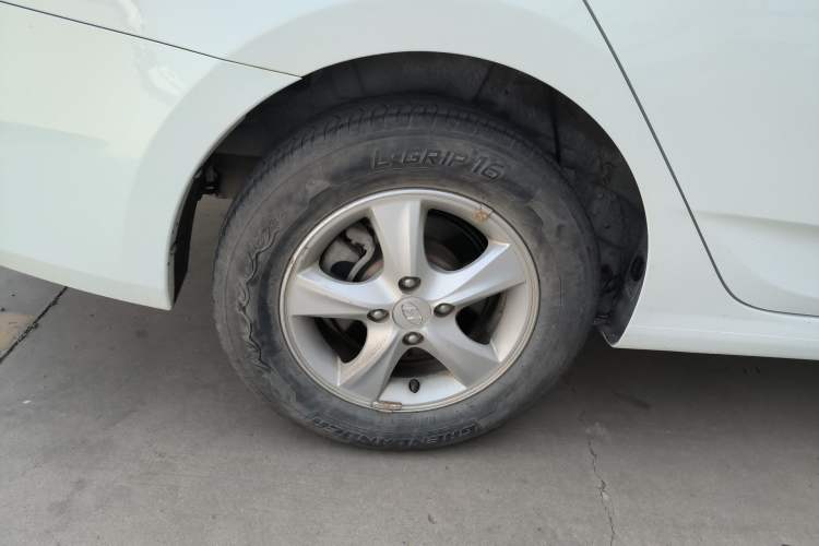 Used Hyundai Verna (older generation) 2016 1.4L Manual Smart GLS Trim Right Rear Wheel Hub