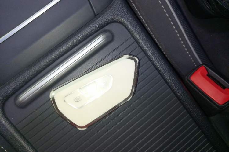 Used Volkswagen Golf 2023 Facelift 280TSI DSG R-Line Lite