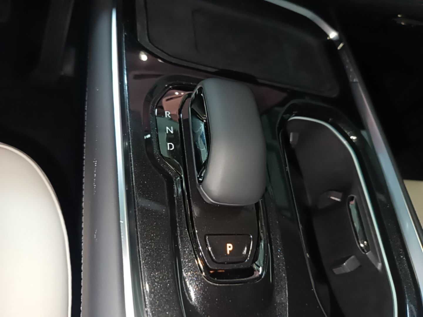 Zeekr 009 2024 GAC Trumpchi — снимка 16
