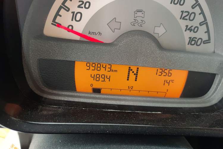 Used smart fortwo 2012 1.0 MHD Hardtop Standard Edition Odometer Close Up