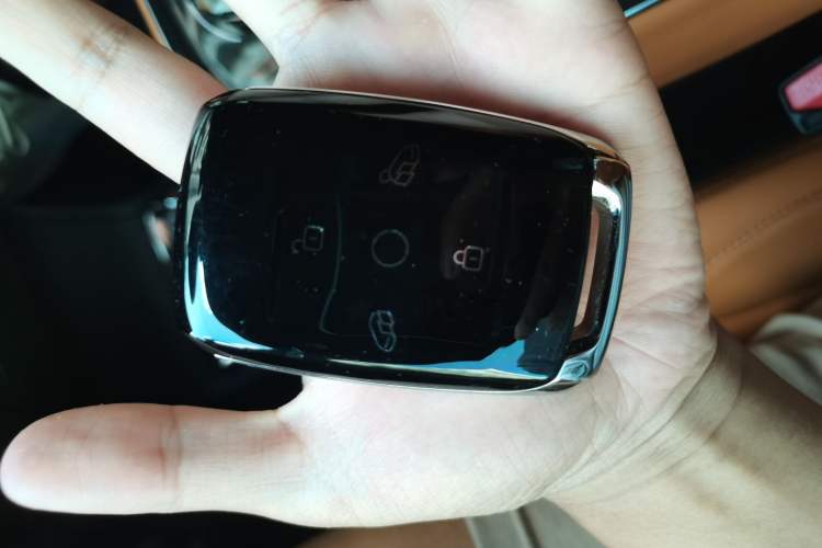 Used Geely Galaxy LEVC L380 2024 140-Degree 6-Seater All-Wheel-Drive Ultra