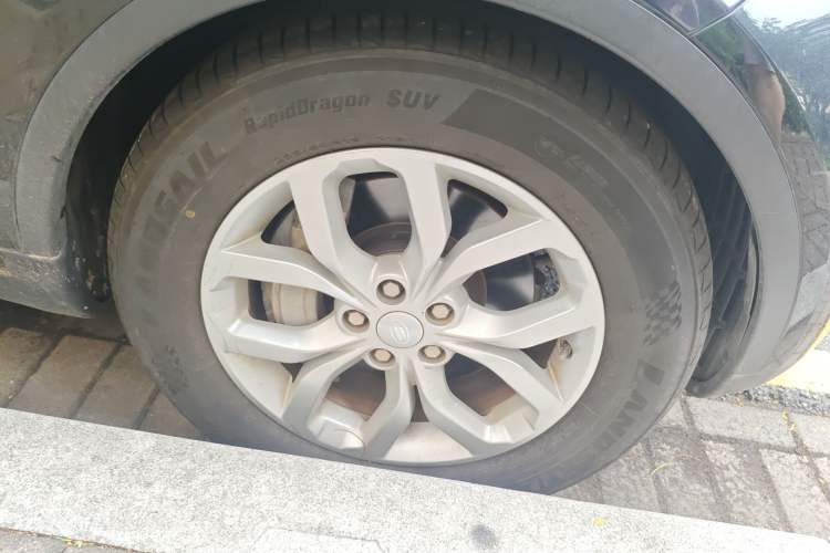 Used Land Rover Discovery 2018 3.0 SC V6 SE Right Front Wheel Hub