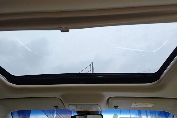 Used Buick GL8 2023 Facelifted Land Cruiser Executive Luxury Version Headliner