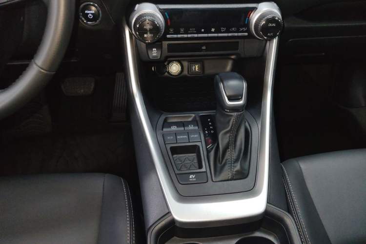 Used Toyota Wildlander 2023 Dual-Motor 2.5L E-CVT Two-Wheel Drive Luxury PLUS Edition