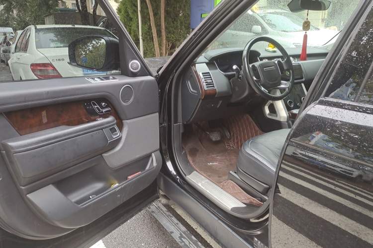 Used Land Rover Range 2020 3.0 L6 Grand Edition Driver Seat