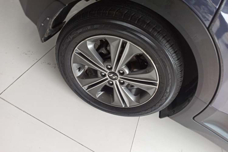 Used Hyundai ix25 2015 1.6L Automatic Two-Wheel-Drive Deluxe DLX Model
