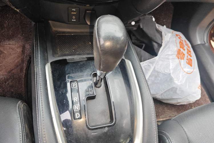 Used Nissan X-Trail 2014 2.0L CVT Comfort Edition 2WD Gear Lever