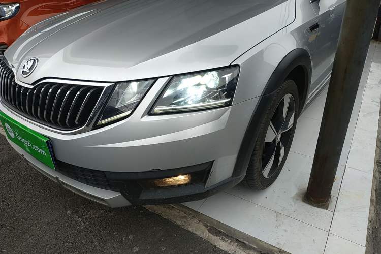 Used Skoda Octavia 2018 Station Wagon TSI280 DSG Flagship Edition
