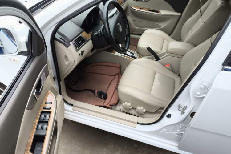 Used Buick Excelle 2015 1.5L Automatic Classic Model
