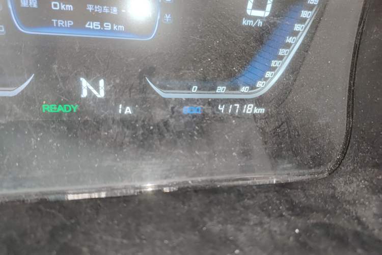 Used Sunlong DST 5 2021 All-Electric Van with 41.86 kWh Odometer Close Up