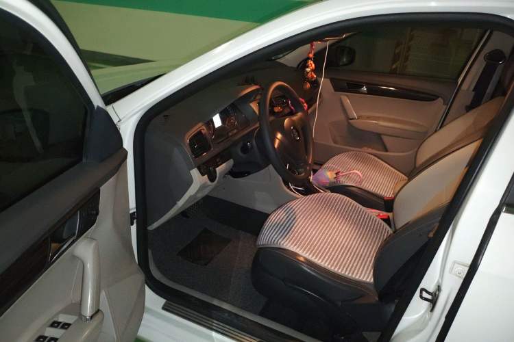 Used Volkswagen Gran Lavida 2013 1.6L Automatic Comfort Model Driver Seat