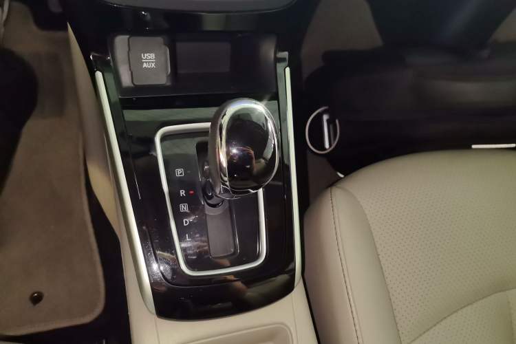 Used Nissan Sylphy 2016 1.6 XL CVT Luxury Edition Gear Lever