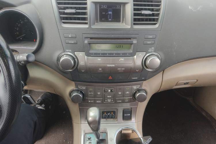 Used Toyota Highlander 2012 2.7L Two-Wheel Drive 7-Seater Luxury Edition